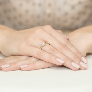 Pierścionek Zaręczynowy z Brylantami 0,22ct z żółtego złota próby 585. W-0072